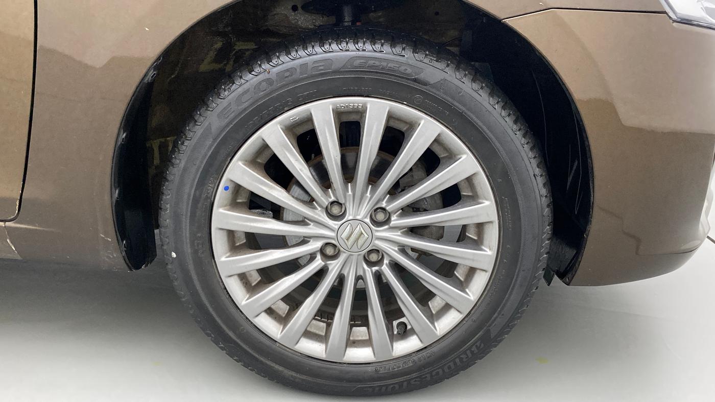 2016 Maruti Ciaz ZDI+ SHVS, Diesel, Manual, 82,681 km, Right Front Wheel