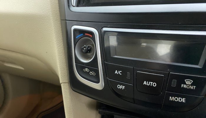 2016 Maruti Ciaz ZDI+ SHVS, Diesel, Manual, 82,681 km, AC Unit - Minor issue in the heater switch