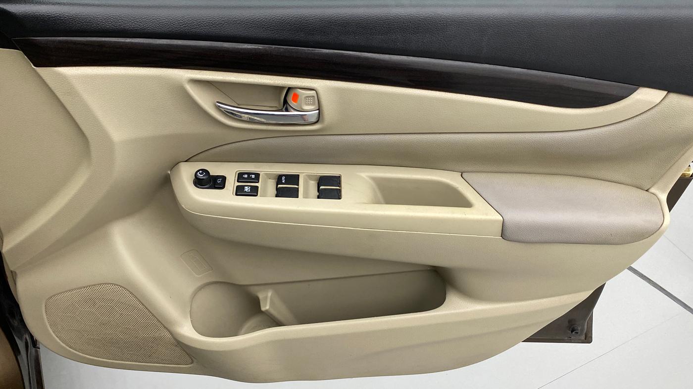 2016 Maruti Ciaz ZDI+ SHVS, Diesel, Manual, 82,681 km, Driver Side Door Panels Control
