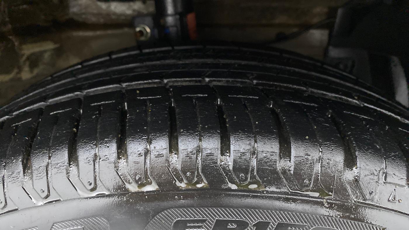 2016 Maruti Ciaz ZDI+ SHVS, Diesel, Manual, 82,681 km, Right Front Tyre Tread