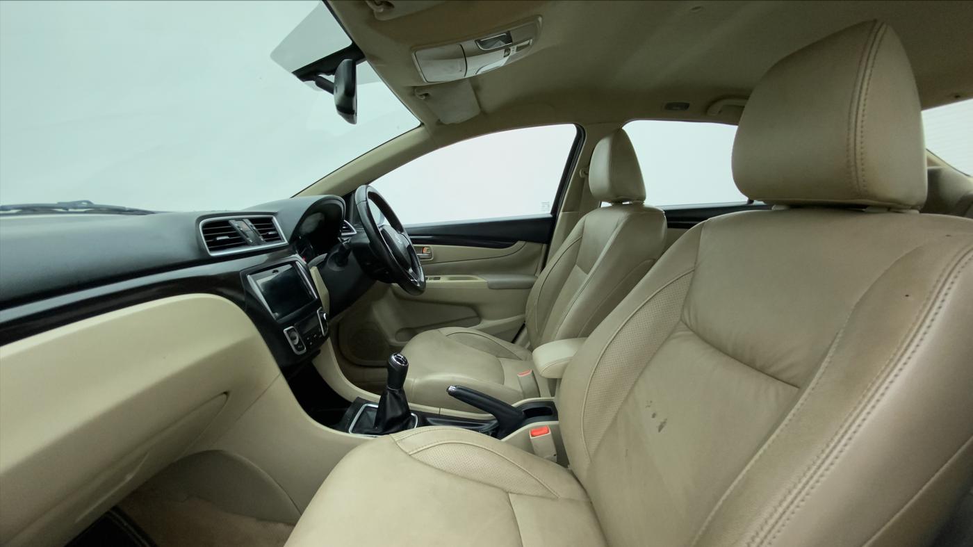 2016 Maruti Ciaz ZDI+ SHVS, Diesel, Manual, 82,681 km, Right Side Front Door Cabin