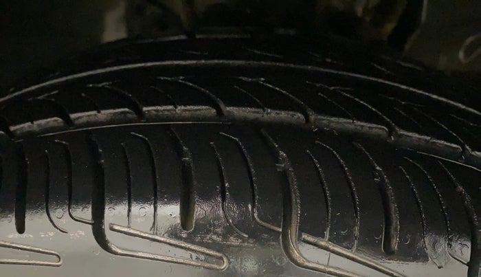 2016 Tata Tiago XM PETROL, Petrol, Manual, 70,026 km, Right Front Tyre Tread