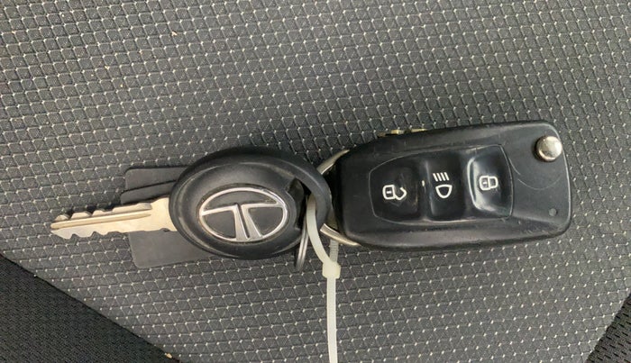 2016 Tata Tiago XM PETROL, Petrol, Manual, 70,026 km, Key Close Up