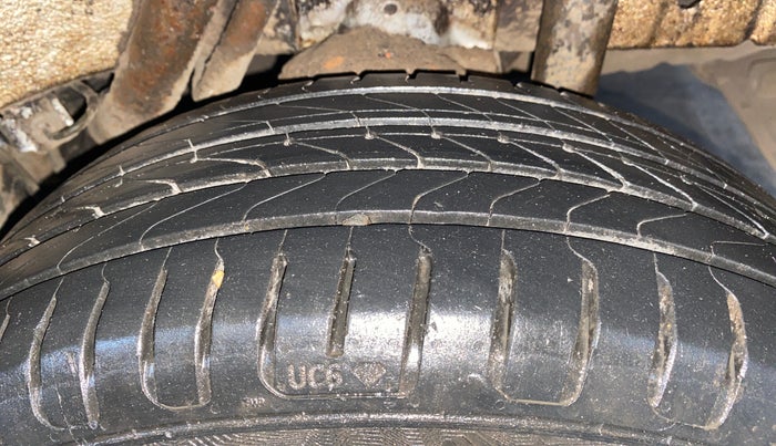 2017 Mahindra KUV 100 NXT K2 P 6 STR, Petrol, Manual, 38,530 km, Left Rear Tyre Tread