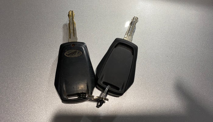 2017 Mahindra KUV 100 NXT K2 P 6 STR, Petrol, Manual, 38,530 km, Key Close Up