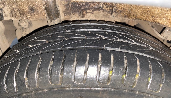 2017 Mahindra KUV 100 NXT K2 P 6 STR, Petrol, Manual, 38,530 km, Right Rear Tyre Tread