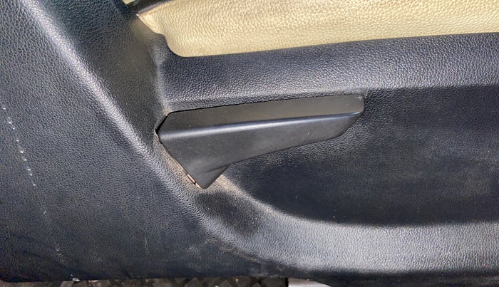 2017 Mahindra KUV 100 NXT K2 P 6 STR, Petrol, Manual, 38,530 km, Driver Side Adjustment Panel