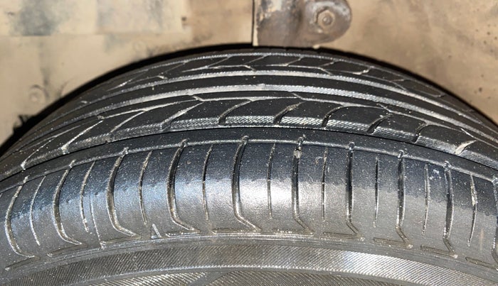 2017 Mahindra KUV 100 NXT K2 P 6 STR, Petrol, Manual, 38,530 km, Left Front Tyre Tread