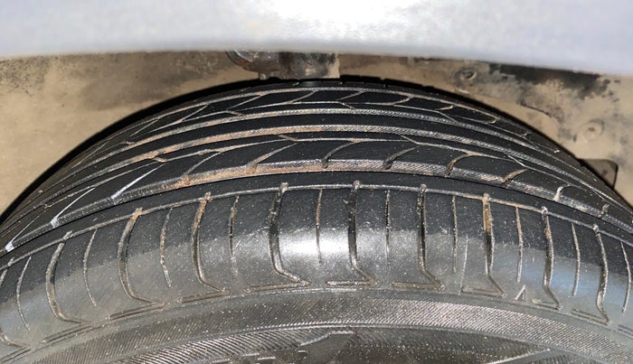 2017 Mahindra KUV 100 NXT K2 P 6 STR, Petrol, Manual, 38,530 km, Right Front Tyre Tread