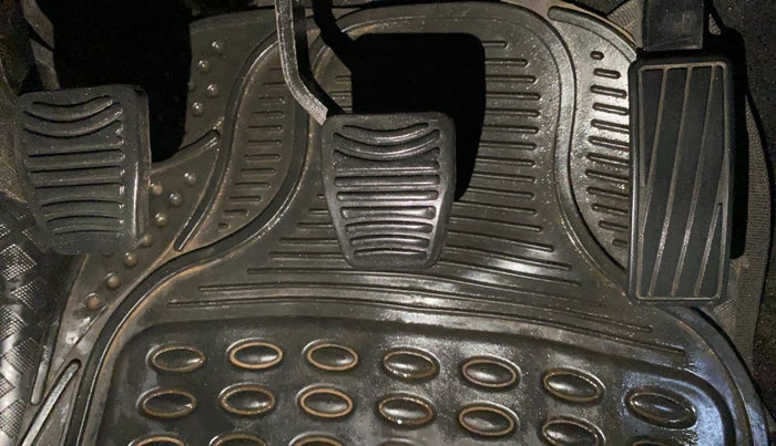 2017 Mahindra KUV 100 NXT K2 P 6 STR, Petrol, Manual, 38,530 km, Pedals