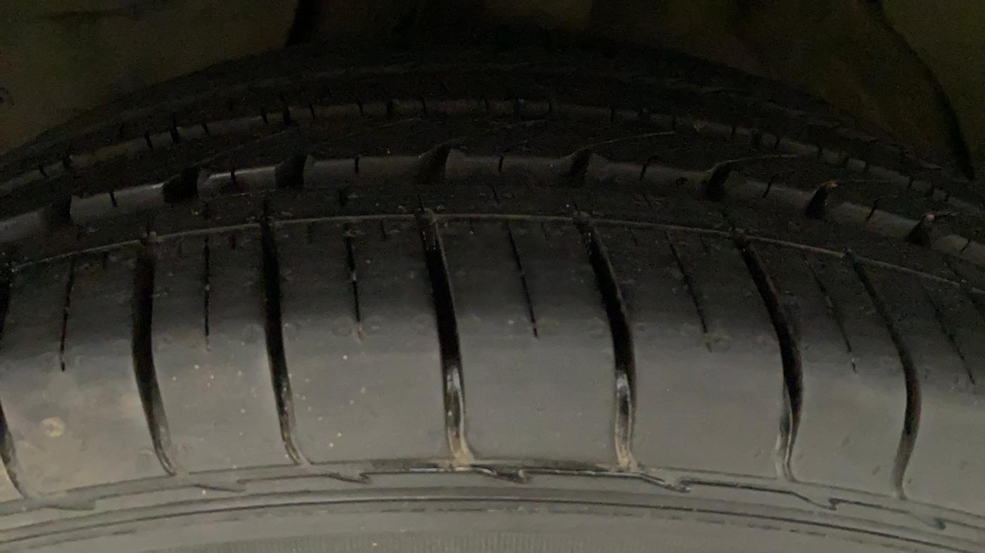 2019 MG HECTOR SHARP 1.5 DCT PETROL, Petrol, Automatic, 27,369 km, Left Front Tyre Tread