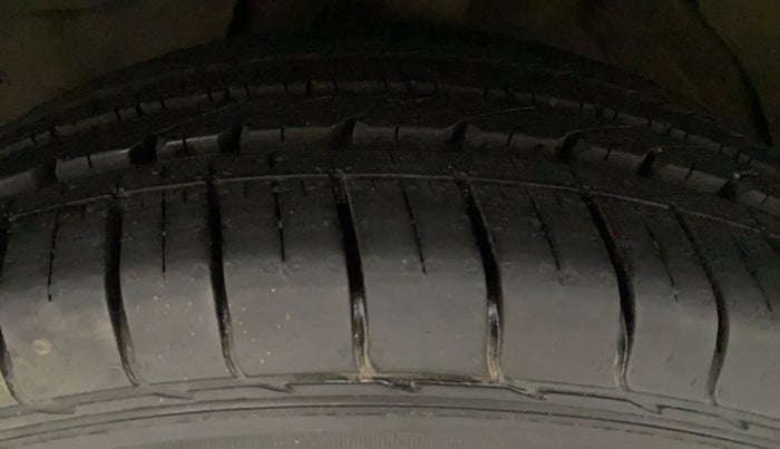 2019 MG HECTOR SHARP 1.5 DCT PETROL, Petrol, Automatic, 27,369 km, Left Front Tyre Tread