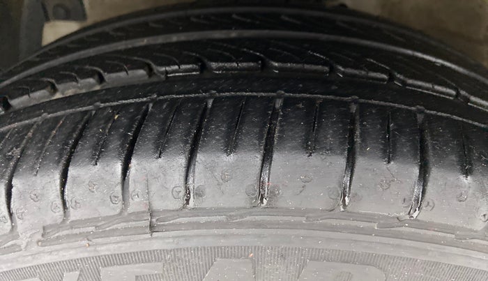 2016 Maruti Ciaz VXI PLUS, Petrol, Manual, 57,845 km, Left Front Tyre Tread