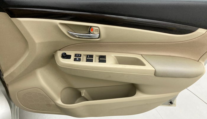 2016 Maruti Ciaz VXI PLUS, Petrol, Manual, 57,845 km, Driver Side Door Panels Control