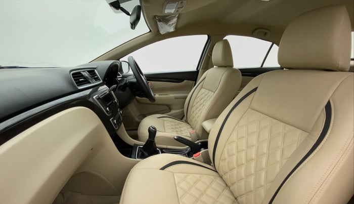 2016 Maruti Ciaz VXI PLUS, Petrol, Manual, 57,845 km, Right Side Front Door Cabin