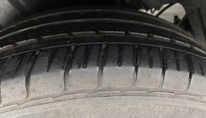 2016 Maruti Ciaz VXI PLUS, Petrol, Manual, 57,845 km, Right Rear Tyre Tread