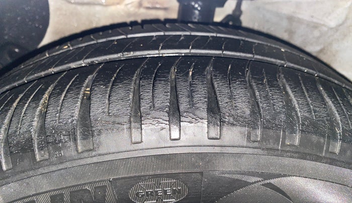 2015 Hyundai Xcent SX 1.2, Petrol, Manual, 62,843 km, Left Front Tyre Tread