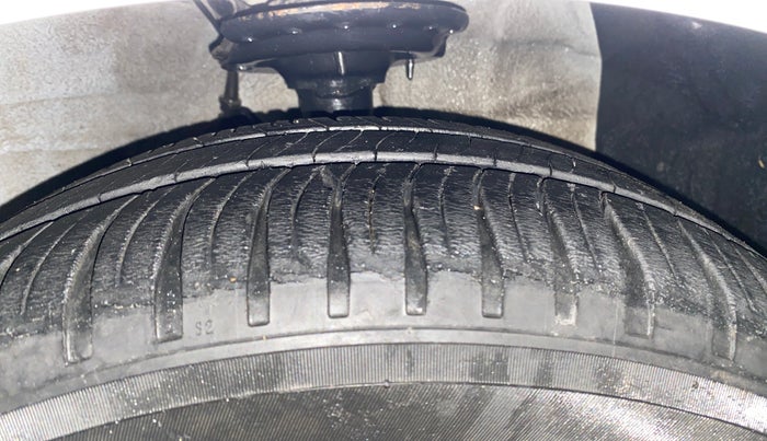2015 Hyundai Xcent SX 1.2, Petrol, Manual, 62,843 km, Right Front Tyre Tread