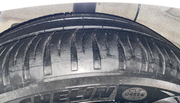 2015 Hyundai Xcent SX 1.2, Petrol, Manual, 62,843 km, Right Rear Tyre Tread