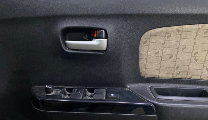 2017 Maruti Wagon R 1.0 VXI, Petrol, Manual, 35,911 km, Driver Side Door Panels Control