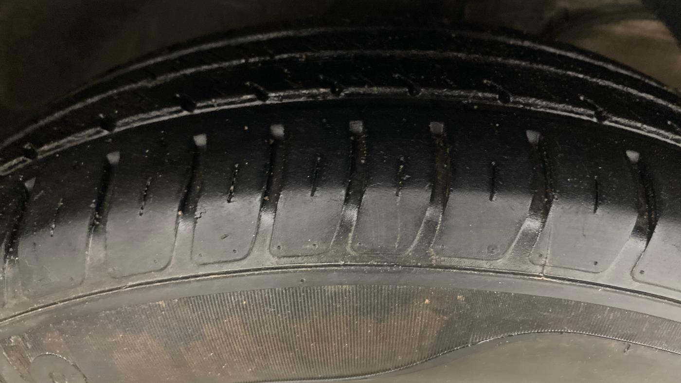 2021 Maruti Swift VXI, Petrol, Manual, 22,027 km, Right Front Tyre Tread