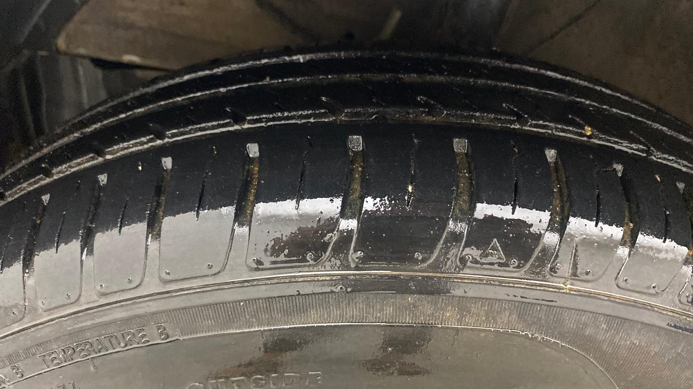 2021 Maruti Swift VXI, Petrol, Manual, 22,027 km, Left Front Tyre Tread