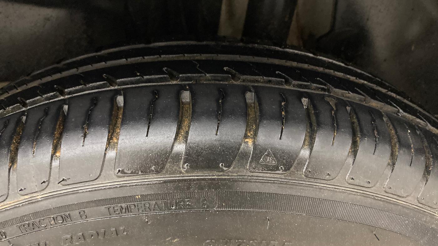 2021 Maruti Swift VXI, Petrol, Manual, 22,027 km, Left Rear Tyre Tread