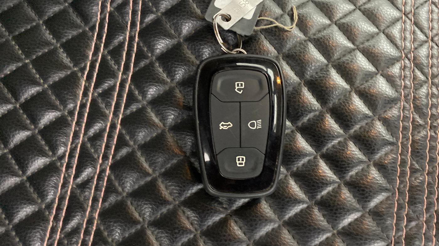 2022 Tata ALTROZ XT PETROL, Petrol, Manual, 25,569 km, Key Close Up