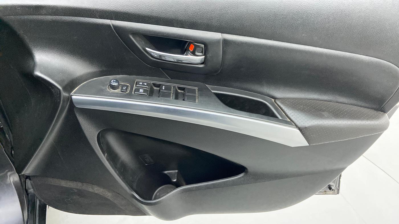 2017 Maruti S Cross ALPHA SHVS, Diesel, Manual, 91,980 km, Driver Side Door Panels Control