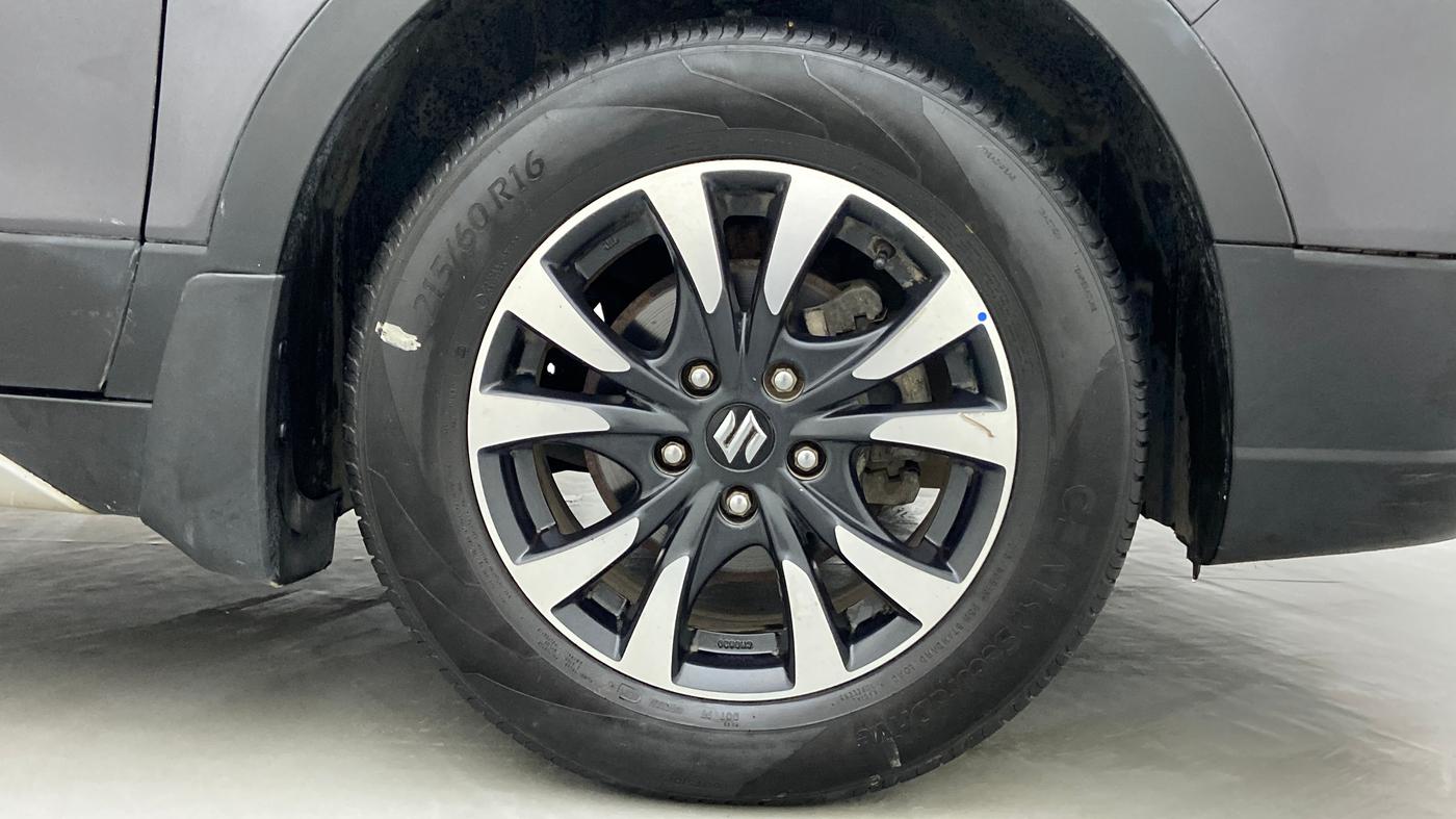 2017 Maruti S Cross ALPHA SHVS, Diesel, Manual, 91,980 km, Right Front Wheel