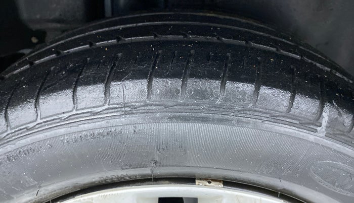 2017 Maruti Ciaz DELTA 1.4 VVT, Petrol, Manual, 41,469 km, Right Rear Tyre Tread
