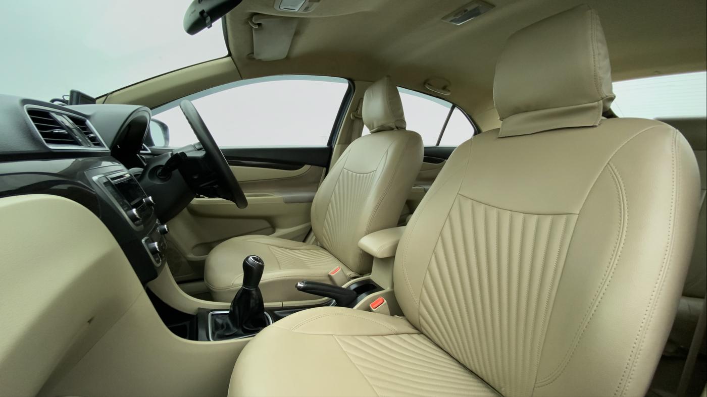 2017 Maruti Ciaz DELTA 1.4 VVT, Petrol, Manual, 41,469 km, Right Side Front Door Cabin