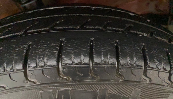 2015 Maruti Wagon R 1.0 LXI CNG, CNG, Manual, 61,280 km, Left Front Tyre Tread
