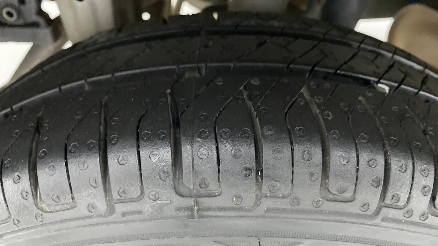 2015 Maruti Alto K10 VXI P, Petrol, Manual, Right Rear Tyre Tread