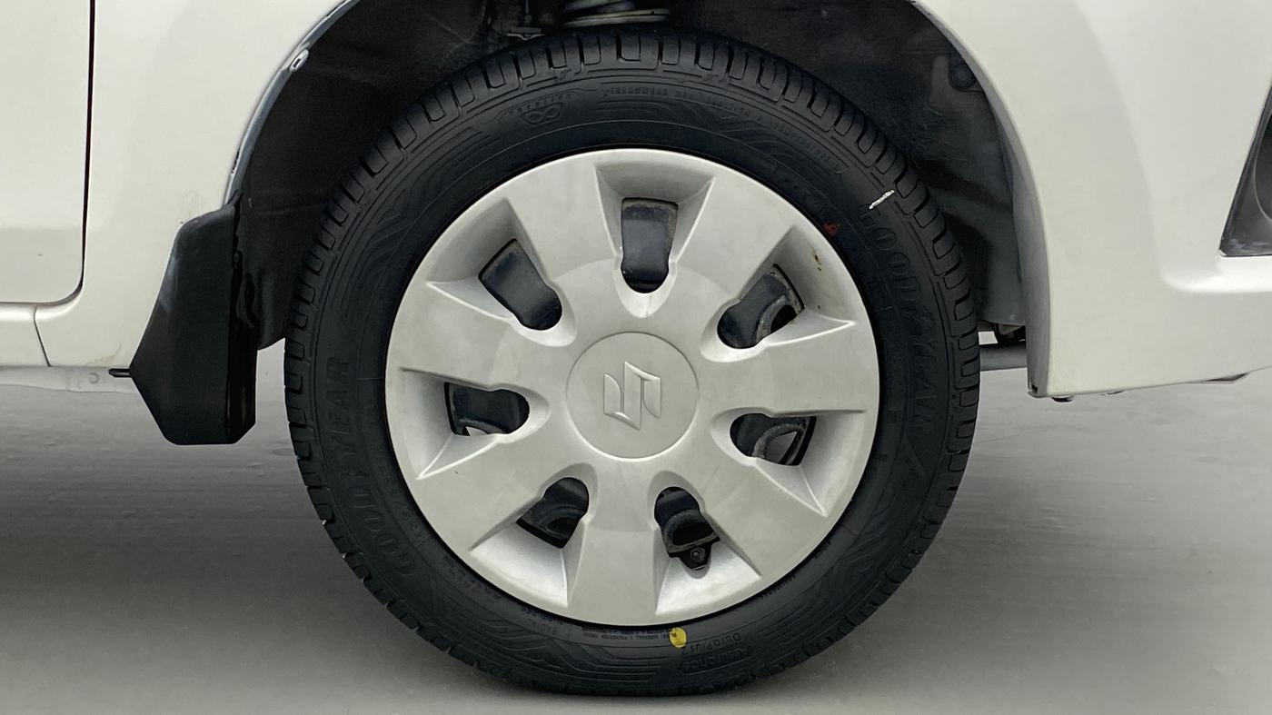 2015 Maruti Alto K10 VXI P, Petrol, Manual, Right Front Wheel
