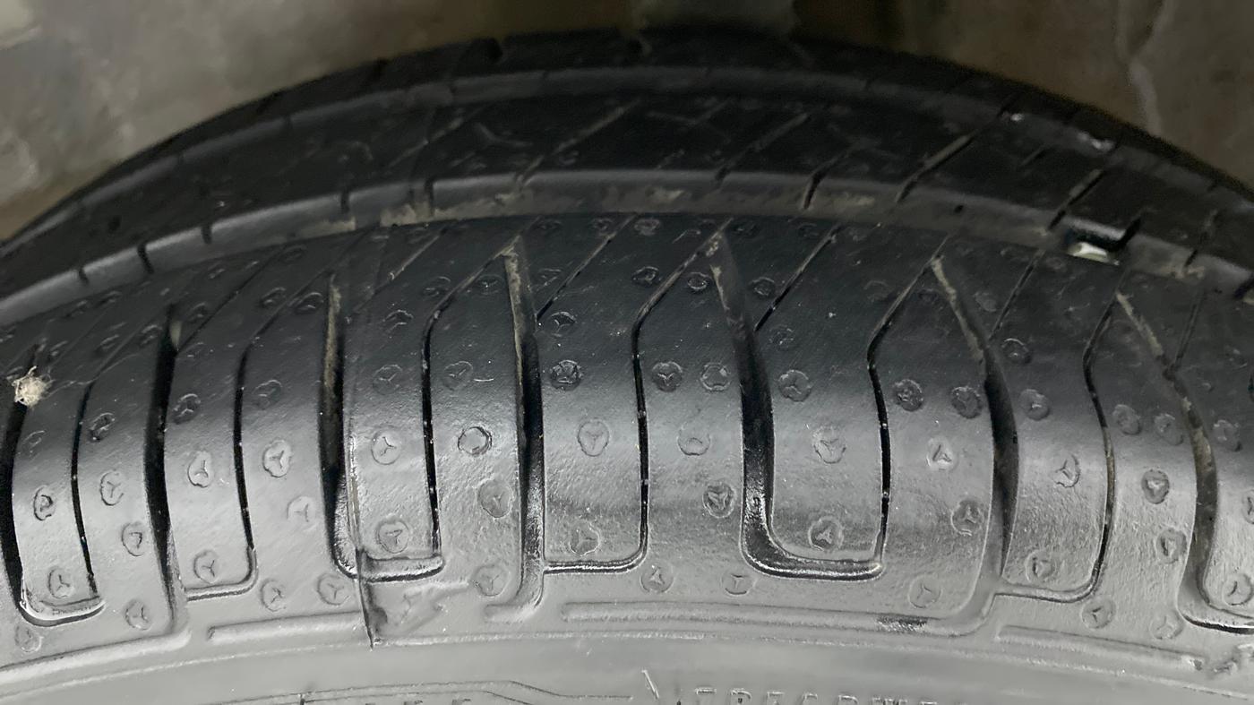 2015 Maruti Alto K10 VXI P, Petrol, Manual, Left Front Tyre Tread