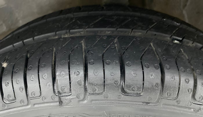 2015 Maruti Alto K10 VXI P, Petrol, Manual, Left Front Tyre Tread