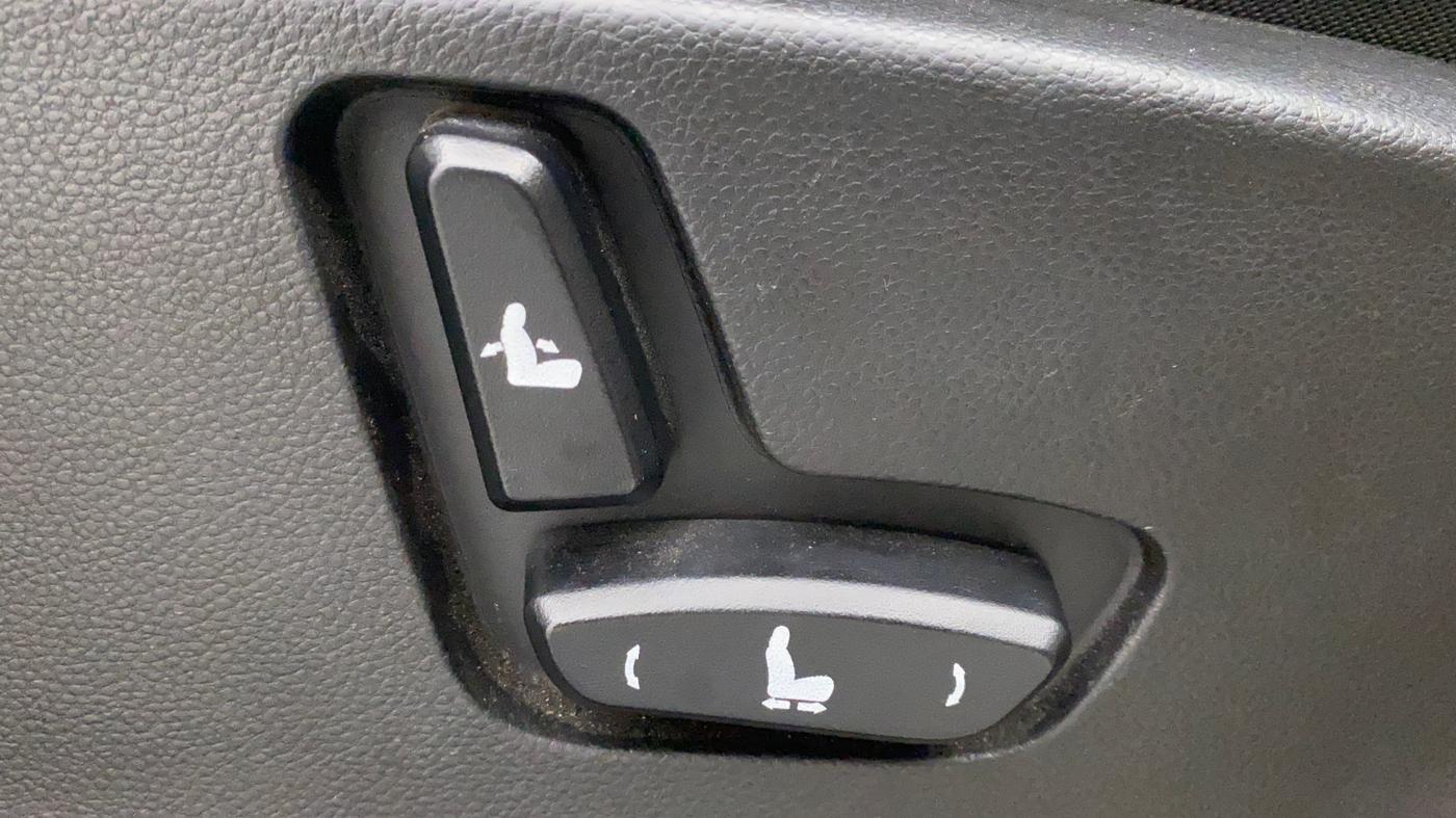 2021 MG HECTOR SHARP 2.0 DIESEL DUAL TONE, Diesel, Manual, 1,27,904 km, Driver Side Adjustment Panel