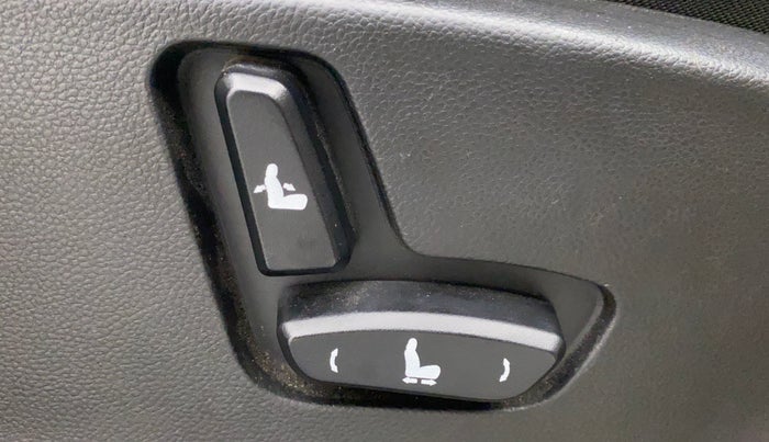 2021 MG HECTOR SHARP 2.0 DIESEL DUAL TONE, Diesel, Manual, 1,27,904 km, Driver Side Adjustment Panel