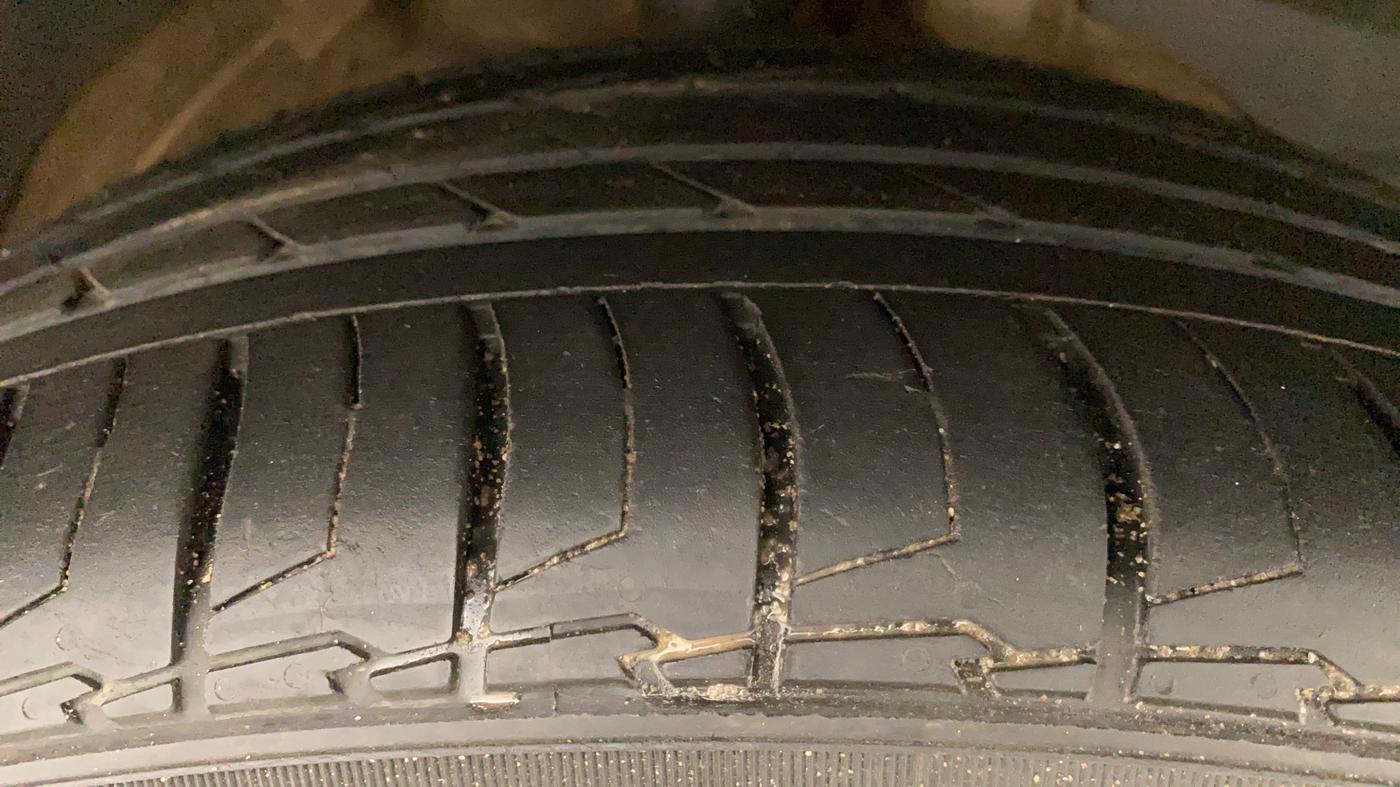 2021 MG HECTOR SHARP 2.0 DIESEL DUAL TONE, Diesel, Manual, 1,27,904 km, Right Front Tyre Tread
