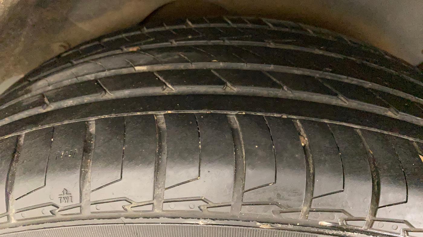 2021 MG HECTOR SHARP 2.0 DIESEL DUAL TONE, Diesel, Manual, 1,27,904 km, Left Rear Tyre Tread