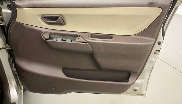 2011 Maruti Zen Estilo VXI ABS, Petrol, Manual, 42,045 km, Driver Side Door Panels Control