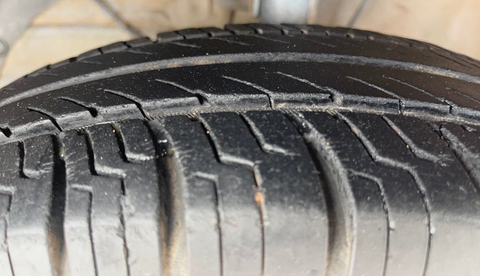 2020 Maruti Dzire LXI, Petrol, Manual, 61,072 km, Left Front Tyre Tread