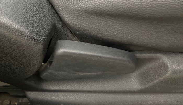 2018 Renault Kwid RXT 1.0 AMT, Petrol, Automatic, 40,275 km, Driver Side Adjustment Panel