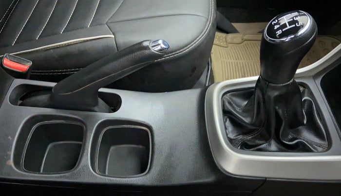 2017 Maruti S Cross DELTA 1.3, Diesel, Manual, 1,04,052 km, Gear Lever