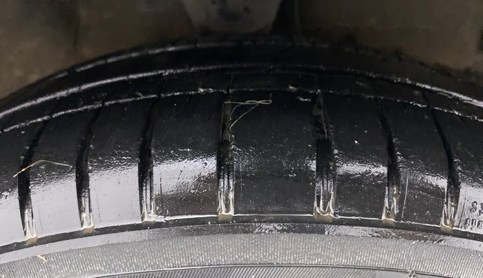 2012 Hyundai i10 MAGNA 1.2, Petrol, Manual, 66,044 km, Right Front Tyre Tread