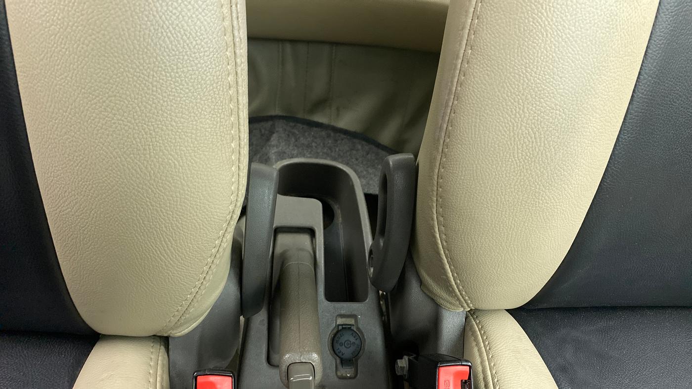 2012 Hyundai i10 MAGNA 1.2, Petrol, Manual, 66,044 km, Driver Side Adjustment Panel