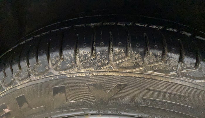 2015 Maruti Celerio VXI AMT, Petrol, Automatic, 90,156 km, Left Front Tyre Tread