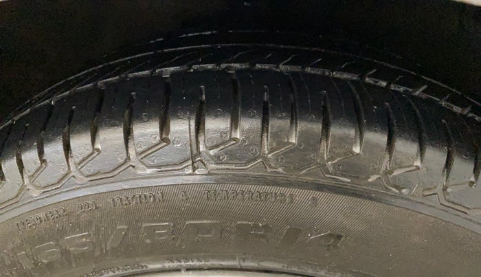 2015 Maruti Celerio VXI AMT, Petrol, Automatic, 90,156 km, Right Front Tyre Tread