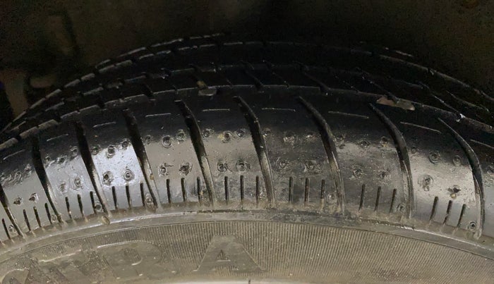 2015 Maruti Celerio VXI AMT, Petrol, Automatic, 90,156 km, Right Rear Tyre Tread